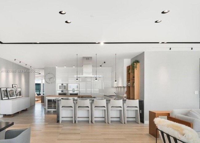 Building Photo - 4701 Meridian Ave