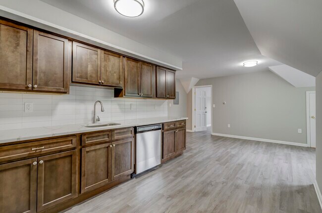 Building Photo - 772 Avenue C