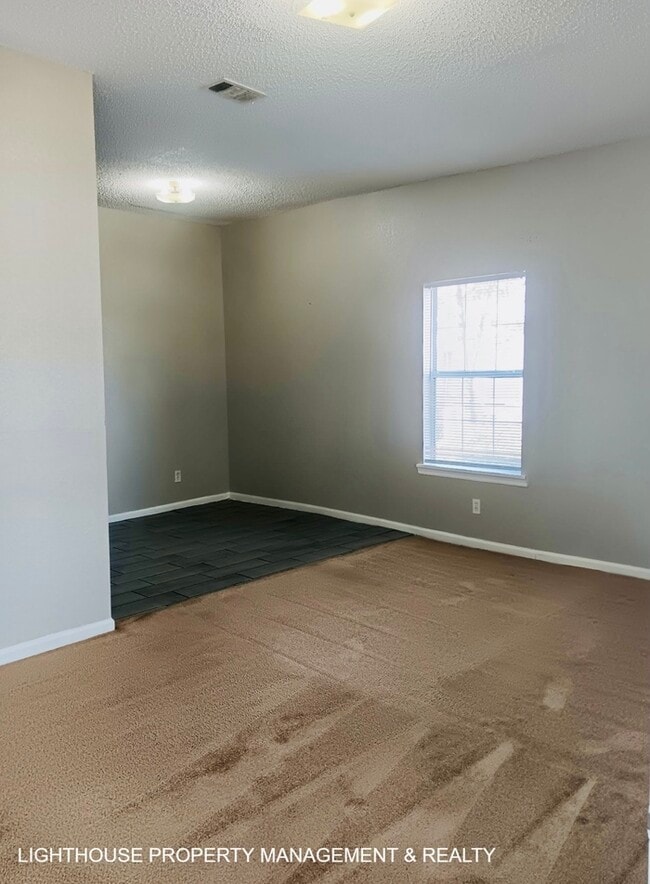 Building Photo - Spacious 3-Bed, 2-Bath with Covered Front Porch