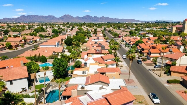 Building Photo - Move-in-ready home available furnished or unfurnished to suit your lifestyle!!