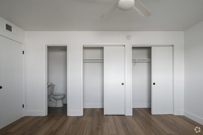 2BR, 1.5BA - 850SF - Primary Bedroom - CrestHaus Apartments, LLC