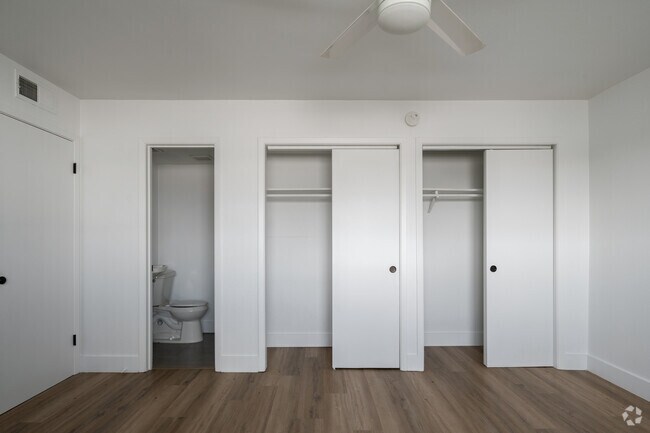 2BR, 1.5BA - 850SF - Primary Bedroom - Plaza Del Norte