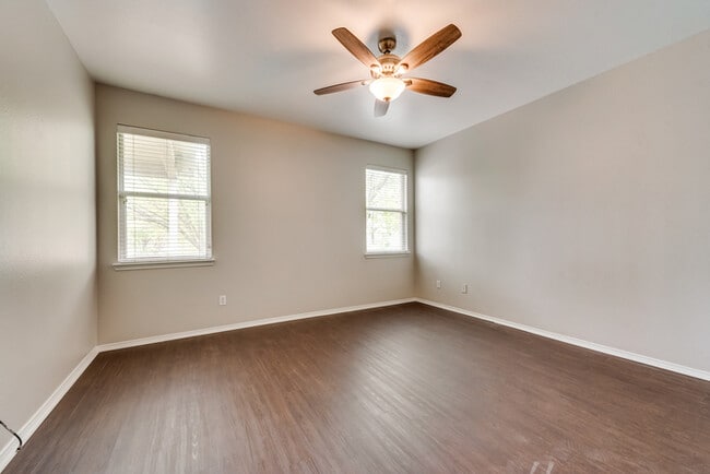 Building Photo - Great Location in Desoto!!