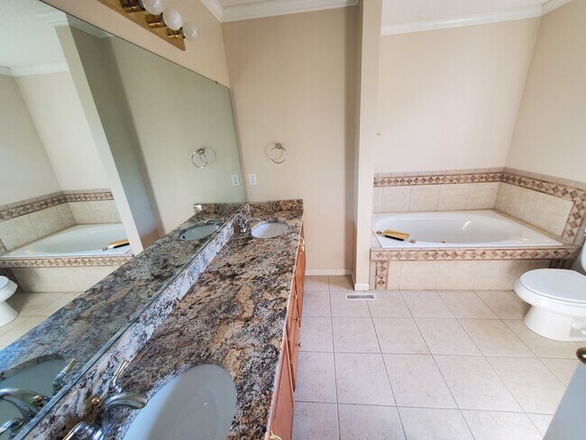 Building Photo - 5621 Chestnut Pond Dr