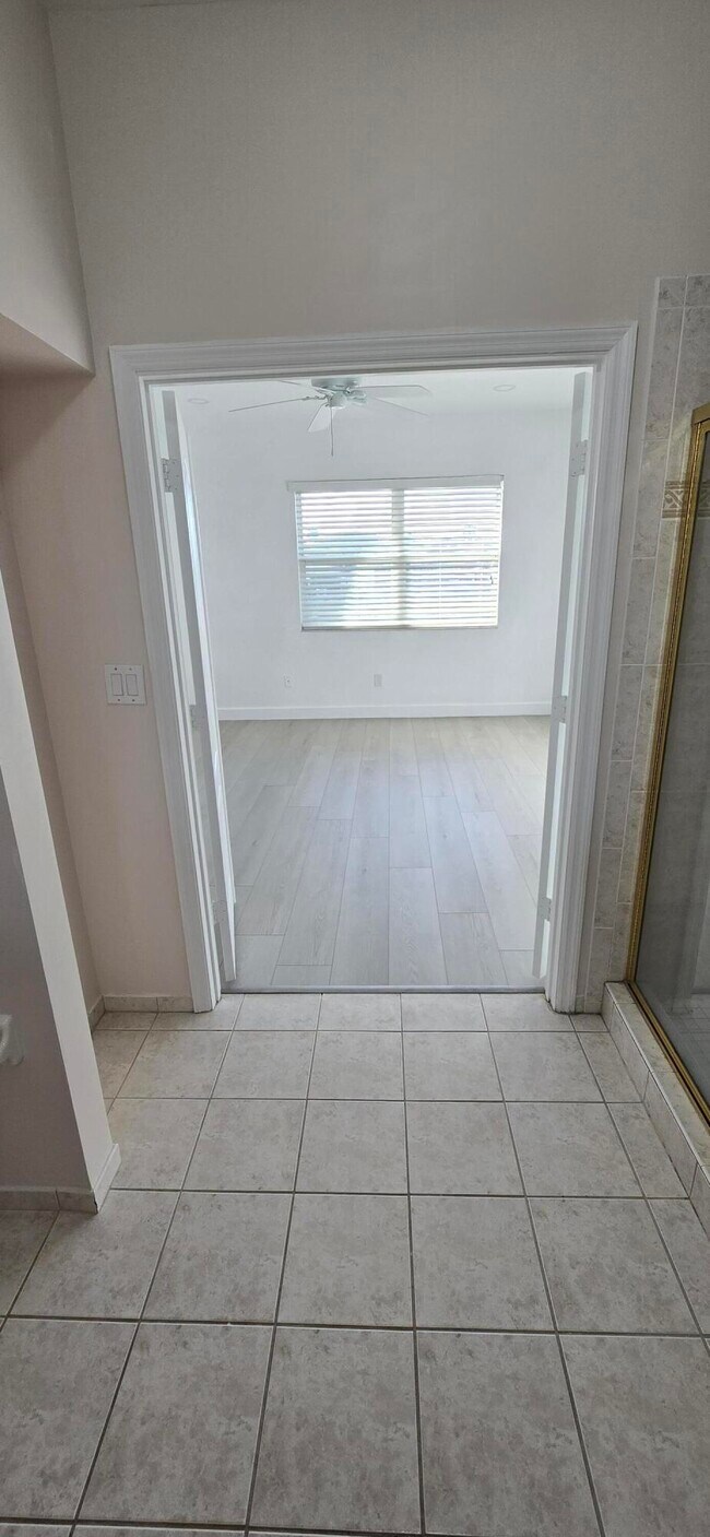 Building Photo - 2919 Crestwood Ter