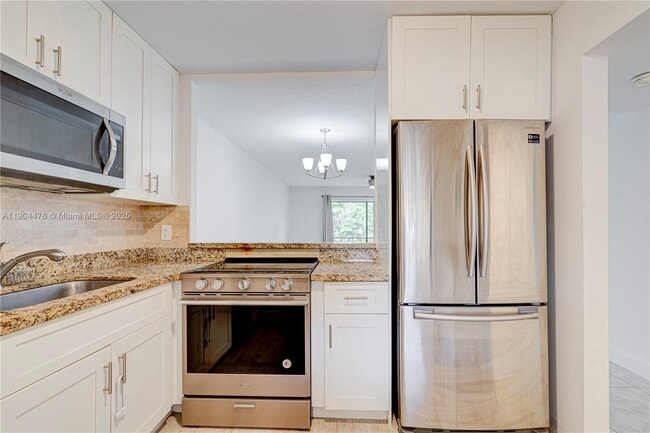 Building Photo - 136 S Cypress Rd