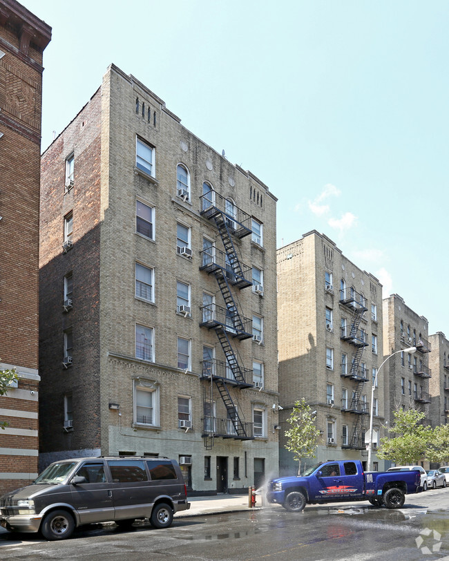 Building Photo - 536 Isham Street