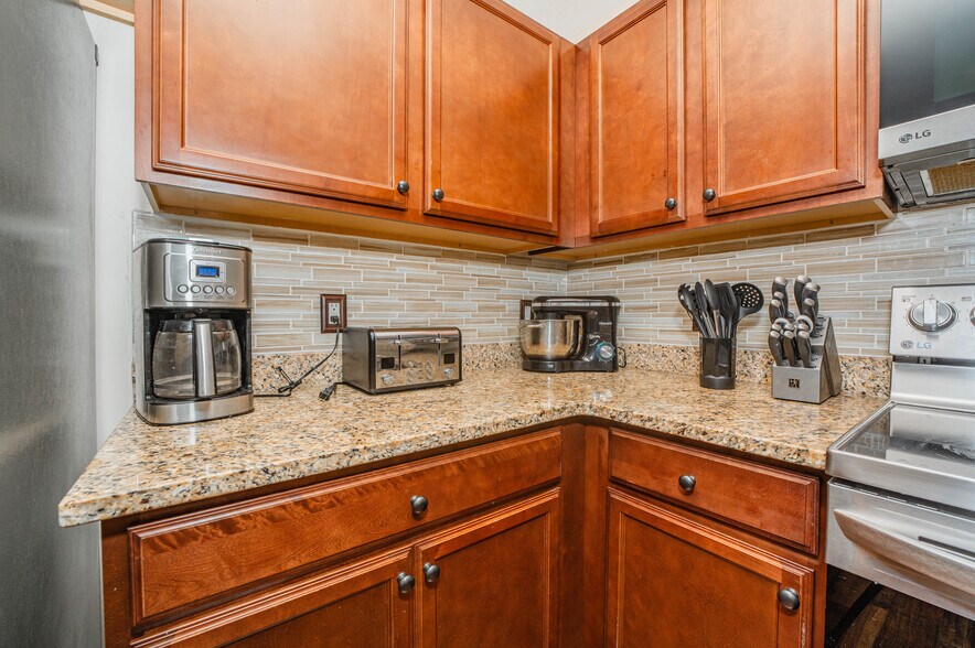 Building Photo - 7809 Elkton Ln