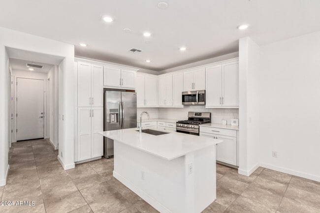 Building Photo - 4077 S Sabrina Dr