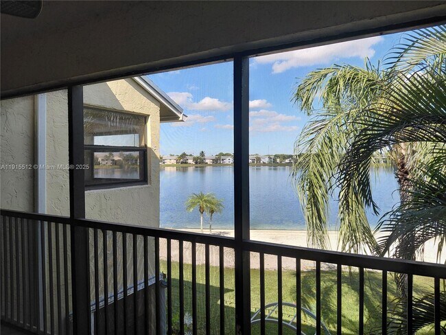 Building Photo - 999 Hamilton Dr