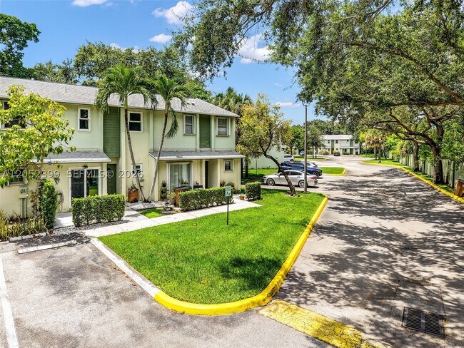 Building Photo - 785 Crystal Lake Dr