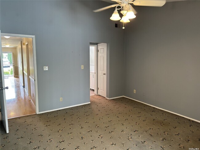 Building Photo - 12 Sandy Hill Rd