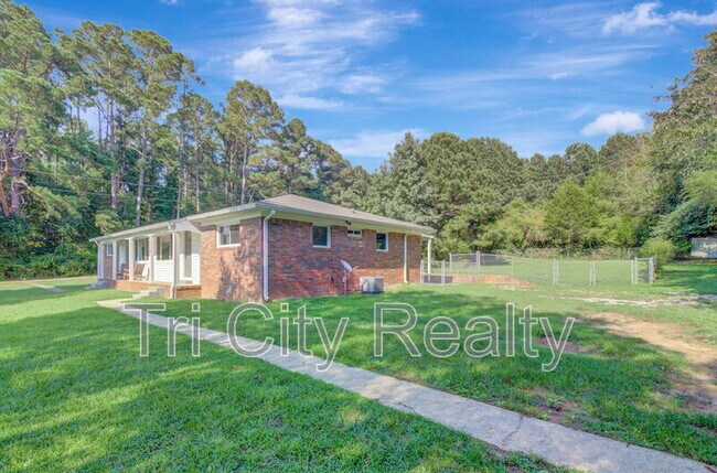 Building Photo - 214 Brooks Rd