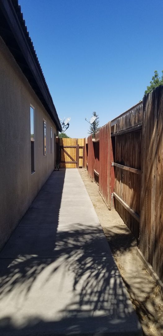 Building Photo - 4700 Betony Dr
