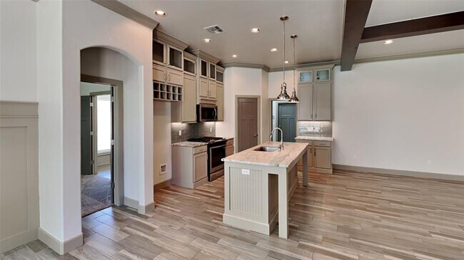 Building Photo - 6516 Bentley Dr