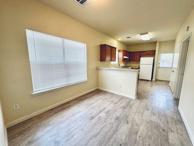 Building Photo - 2873 Southampton Way