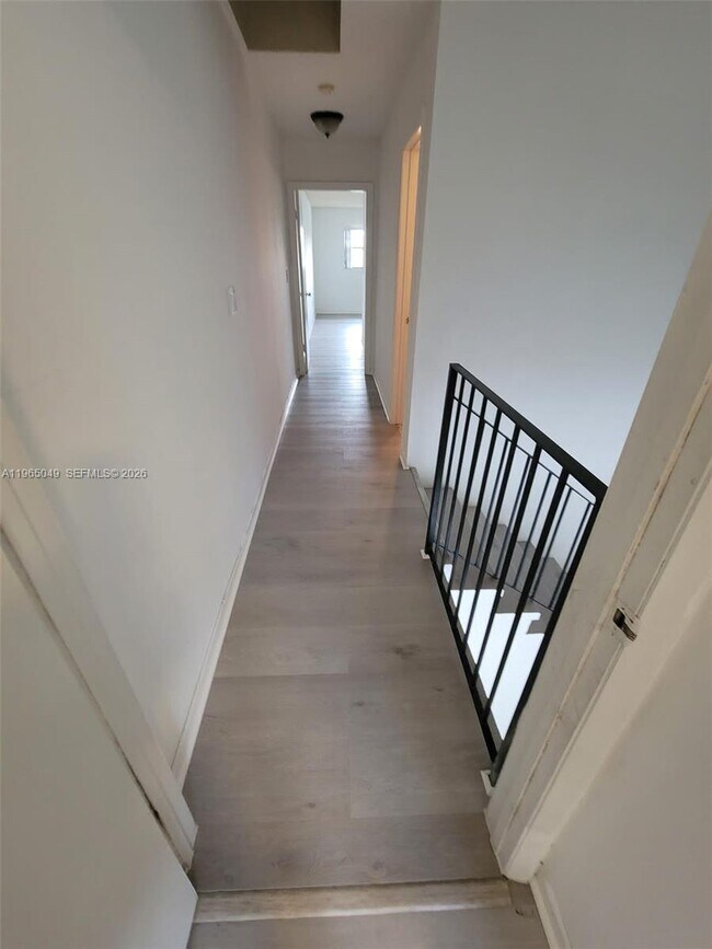 Building Photo - 1624 NE 151st St