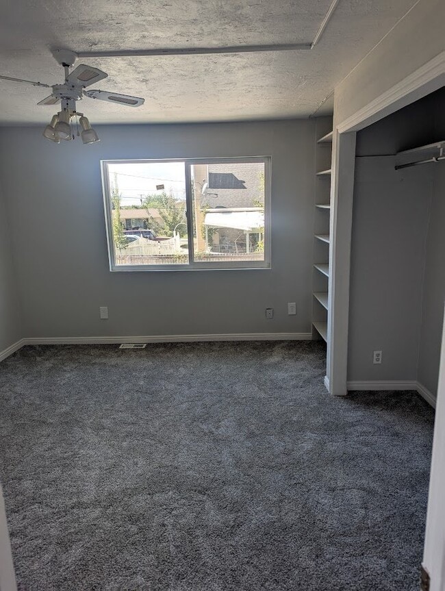 Building Photo - 960 E 2680 N