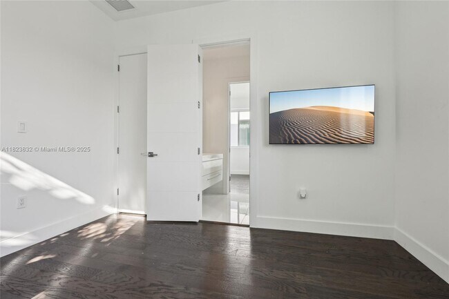 Building Photo - 10445 NW 68th Terrace