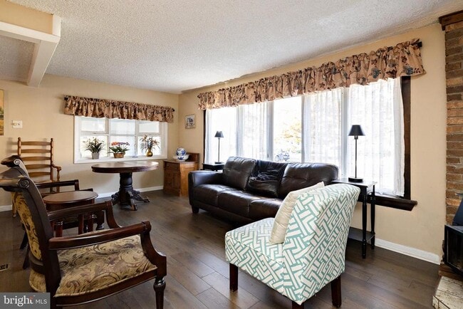 Building Photo - 46 Roosevelt Ave