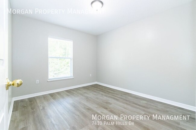 Building Photo - 7410 Palm Hills Dr