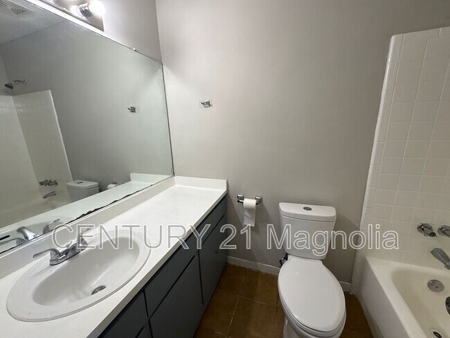 Building Photo - 2941 Rollingwood Dr