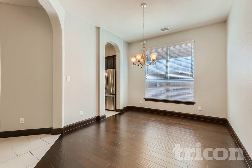 Building Photo - 12427 Loving Ml