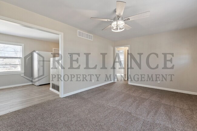 Building Photo - 1562 Floberta St