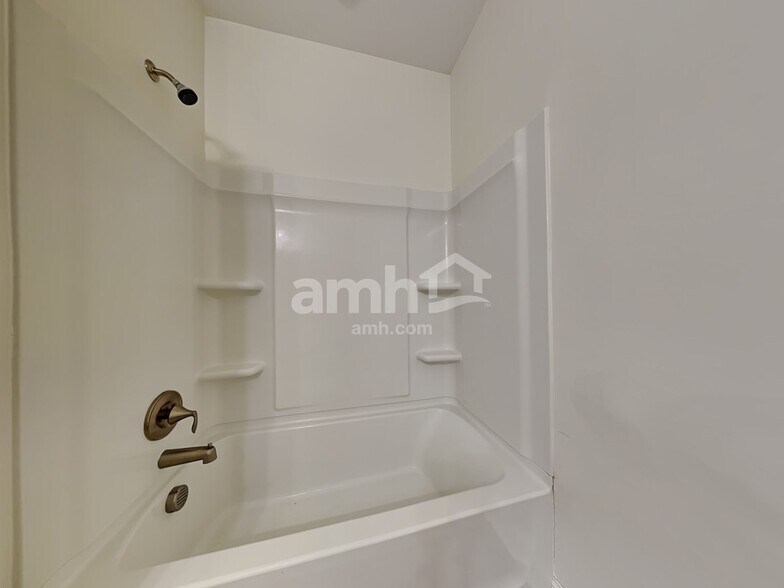 Building Photo - 219 Swan Dr