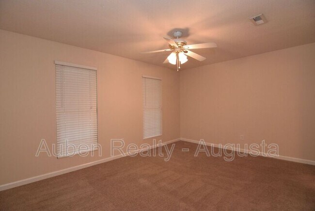 Building Photo - 490 Pheasant Run Dr