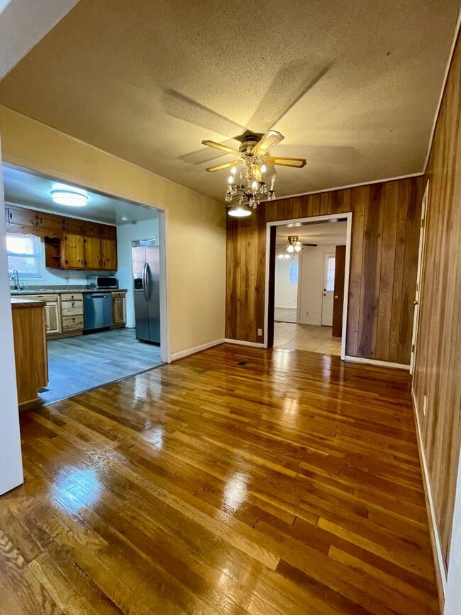 Building Photo - 2217 Douglas Hill Dr