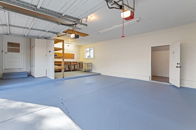 Building Photo - 22 E Hawthorne St