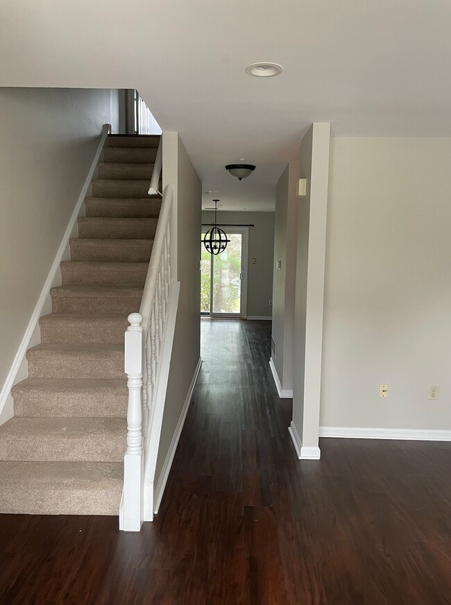 Building Photo - 696 Metro Ct