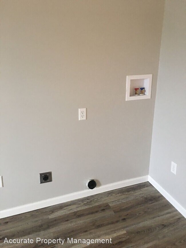 Building Photo - 3 br, 2 bath House - 4979 N 550 E