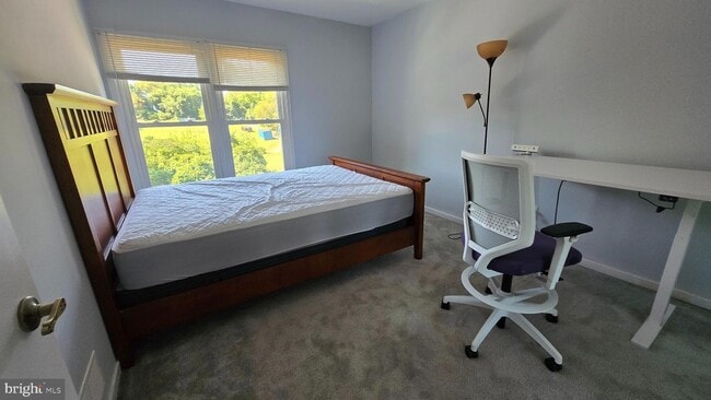 Building Photo - 5215 Le Parc Dr