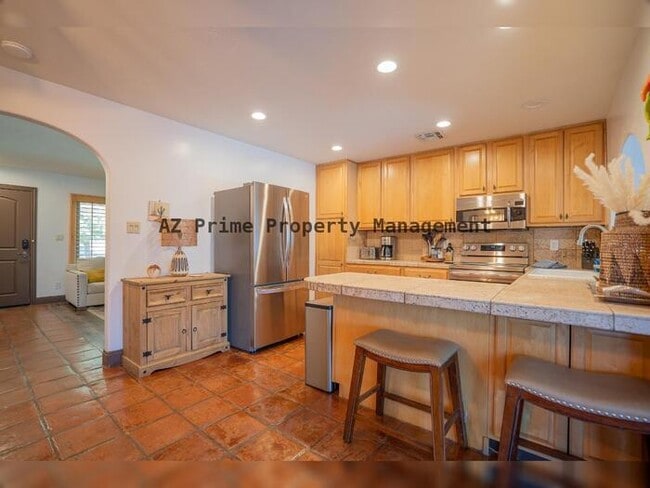 Building Photo - 2429 E Dahlia Dr