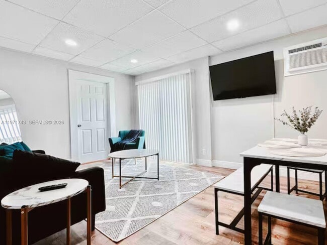 Building Photo - 308 NE 8th Ct