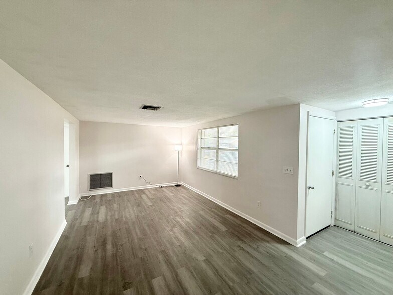 Building Photo - 7535 Betula Dr