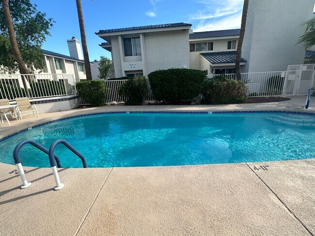 Building Photo - Beautiful 2-bedroom, 2-bathroom condo alon...