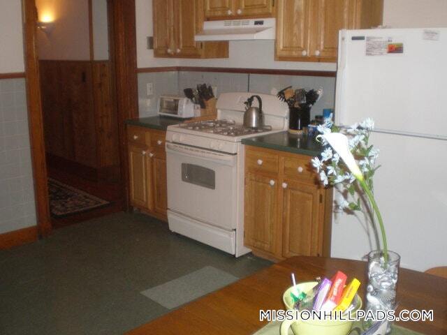 Building Photo - 174 St Alphonsus St