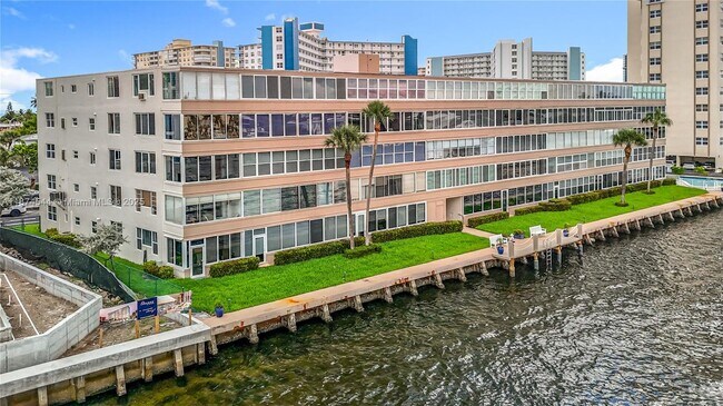 Building Photo - 401 N Riverside Dr