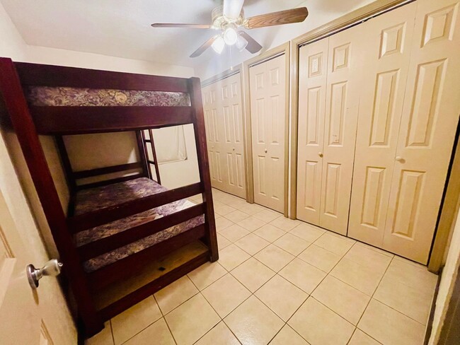 Building Photo - 1503 Chicago St