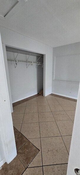 Building Photo - 480 Sharon Cir