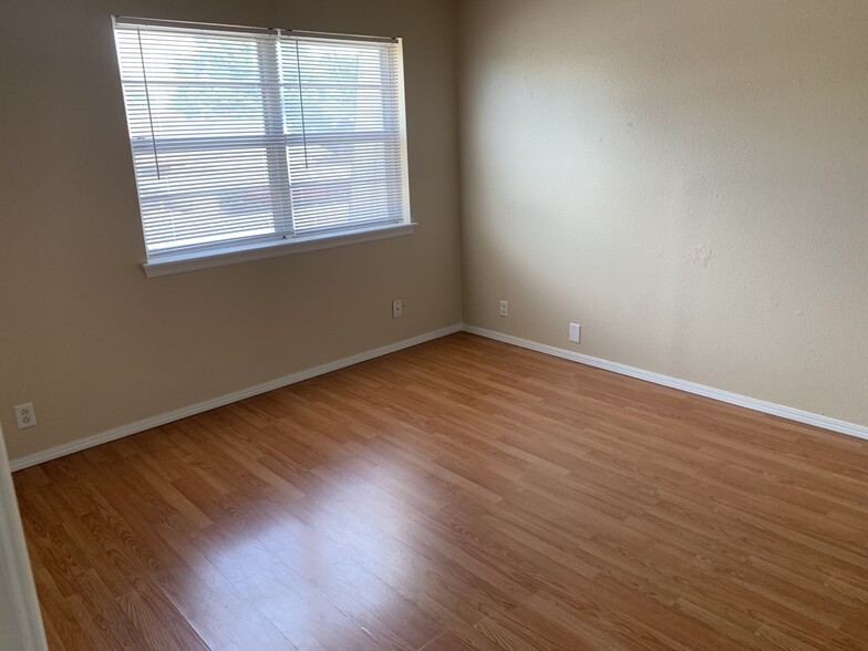 Master Bedroom - 1435 Northglen St