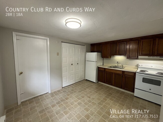 Building Photo - 671 Country Club Rd