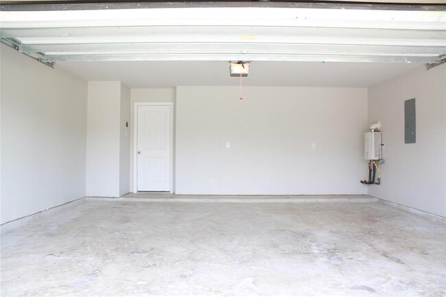 Building Photo - 18319 Pin Oak Lake Dr