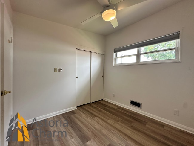 Building Photo - Spacious 4 Bedroom + Den Home with Private...