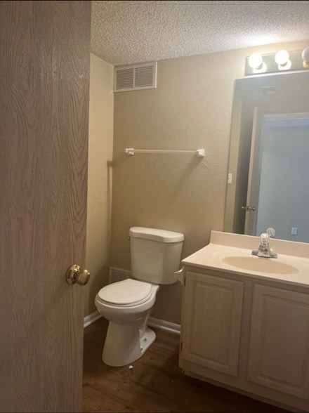 Building Photo - 1248 NW Phelps Dr