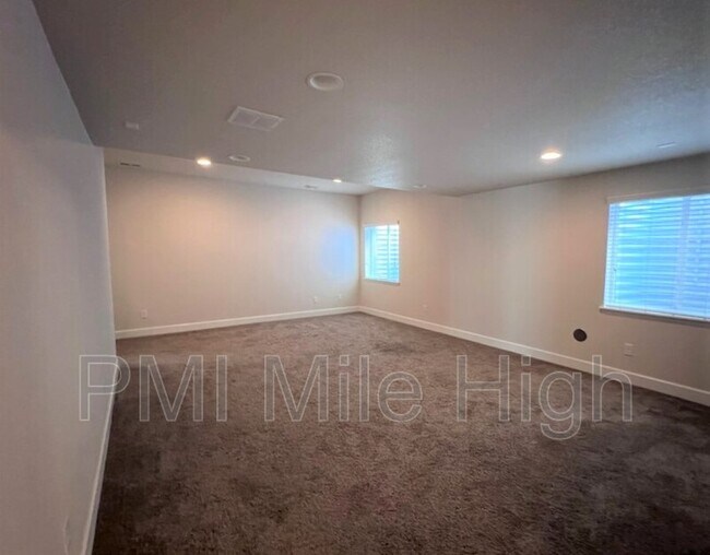 Building Photo - 12523 Grape St