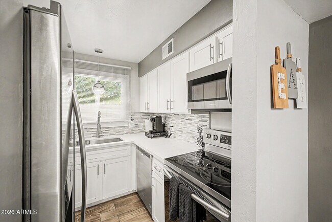 Building Photo - 4024 N Parkway Ave